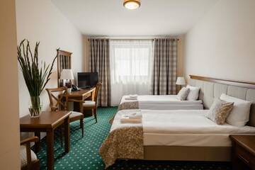 Фото номера Улучшенный семейный номер Отель Hotel Ranczo Smyczyna г. Smyczyna 3